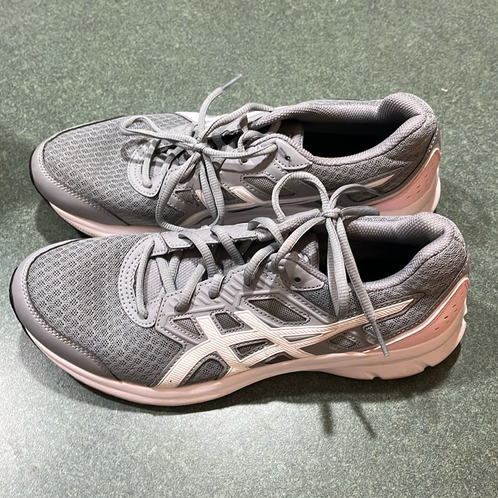 Gray Women’s ASICS shoe with pink and white trim size 10